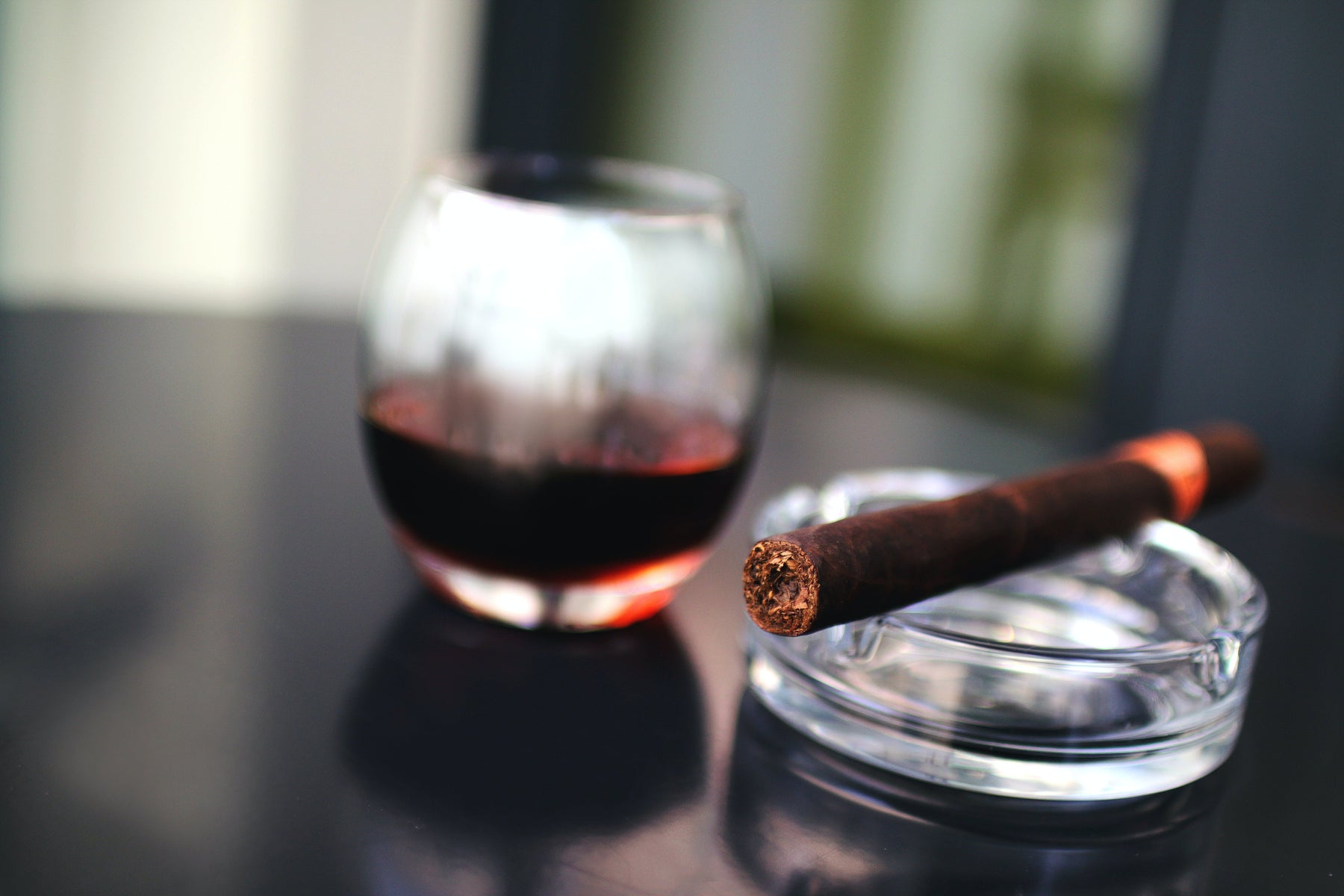 How to Seaon a Cigar Humidor